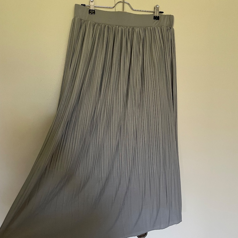 Metro Wear Silver-Gray Pleated Maxi Skirt - Picture 14 of 16
